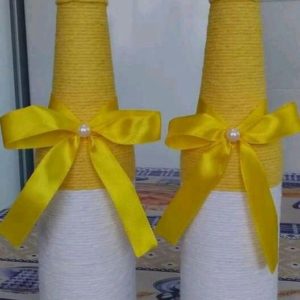 Kit Garrafa de vidro decorada com barbante e laços e pérola